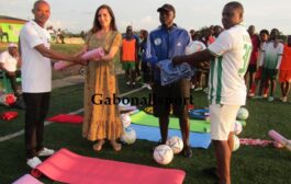 <strong>Football-Estuaire/Sporting Club Nyanga reçoit un important don de Shavi Babicka et Alex Moucketou</strong>