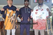 Handball/Les dirigeants de Comilog/Eramet reçoivent le maillot officiel de Manga Dfip