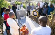 Football-Hommages/Les anciennes gloires du Gabon visitent feu Brou Apanga