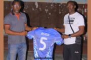 Handball-Vie des club/ASMA reçoit deux jeux de maillots offerts par son vice-président