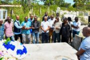 Football-Hommages/Paul Ulrich Kessany s’est recueilli sur la tombe de Roger Avah à Port-Gentil