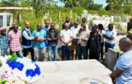 Football-Hommages/Paul Ulrich Kessany s’est recueilli sur la tombe de Roger Avah à Port-Gentil
