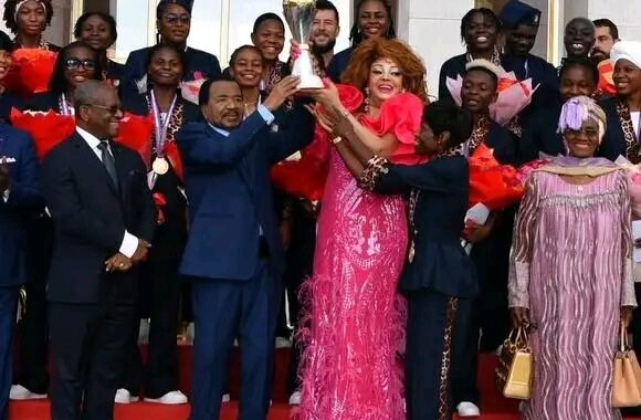 Foot Féminin-Cameroun/Les Lionnes Indomptables reçues et décorées par le Président Biya