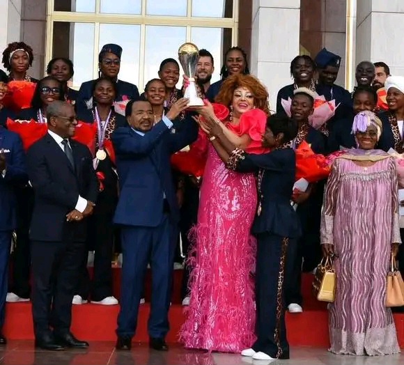 Foot Féminin-Cameroun/Les Lionnes Indomptables reçues et décorées par le Président Biya