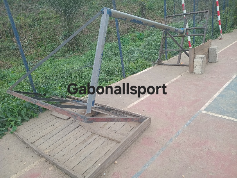 Infrastructures-Ndjolé/Le plateau sportif déjà en état de délabrement