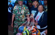 Omnisport/Brice Clotaire Oligui Nguéma offre du matériel de sport aux jeunes de Makokou