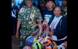 Omnisport/Brice Clotaire Oligui Nguéma offre du matériel de sport aux jeunes de Makokou