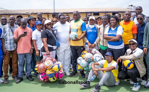 Présidence/Oligui Nguéma offre du matériel de sport au lycée d’Etat de Port-Gentil