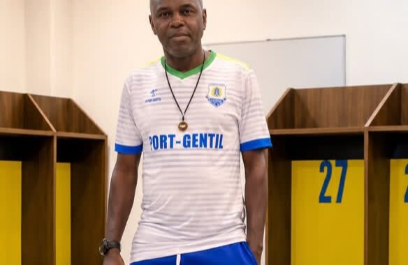Vie des clubs-Port-Gentil/Alain Djissikadié reconduit pour deux ans comme coach de Stade Mandji