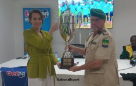 Vie des clubs/Assom-GR présente le trophée de D3 à son sponsor Bet241