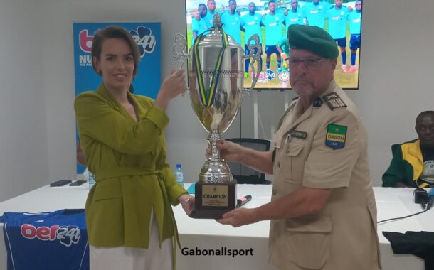 Vie des clubs/Assom-GR présente le trophée de champion de D3 nationale à son sponsor Bet241