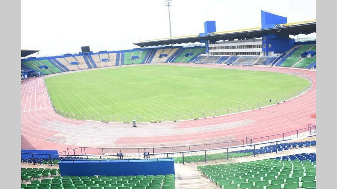 Infrastructure / Diarra Karamoko s’engage à effectuer rapidement les travaux de l’aire de jeu du stade de Franceville