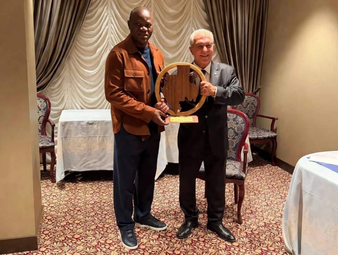 Diplomatie sportive/ Brice Clotaire Oligui Nguema à Barcelone pour proposer « Discover Gabon » au Barça !